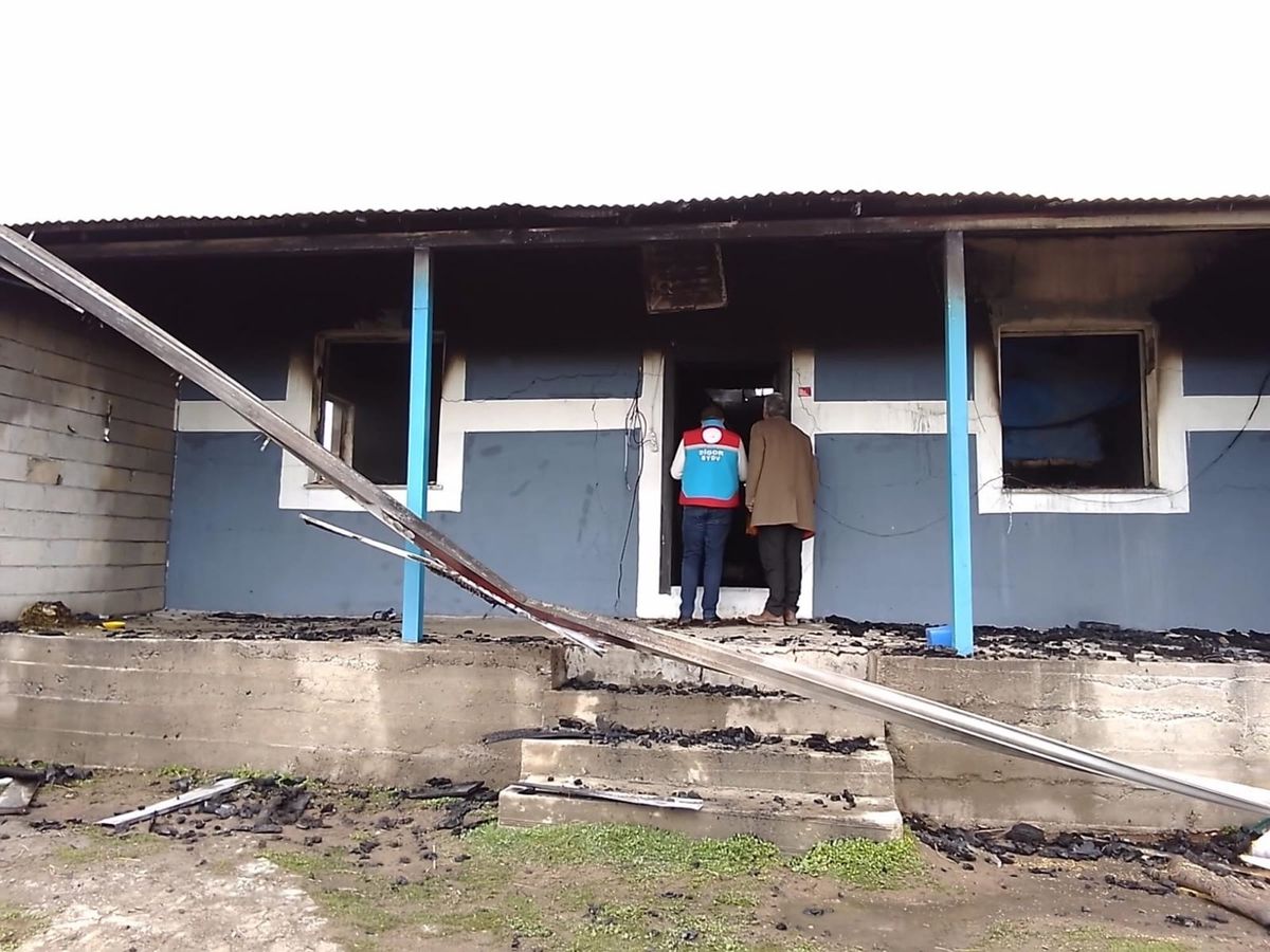 Kars\'ta Yangın: Müstakil Ev Köz Oldu