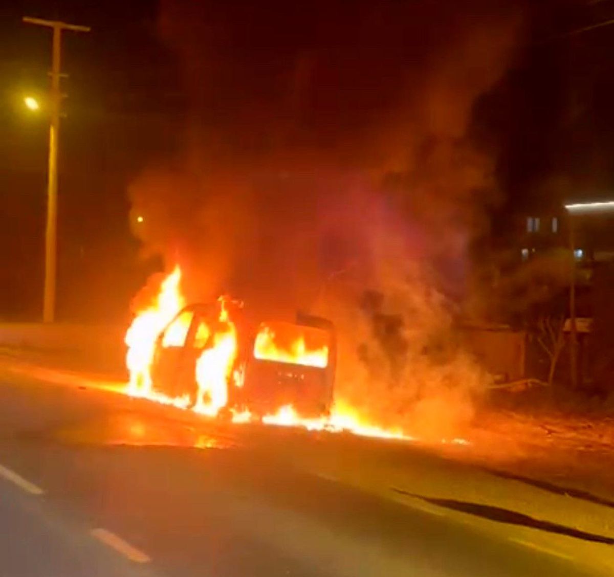 Tekirdağ\'da korkutan yangın: Seyir halindeki araç alev topuna döndü