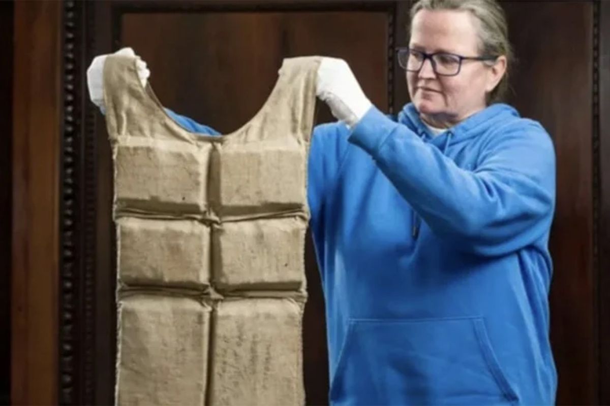 Titanik kazasından kurtulan yolcunun can yeleği yaklaşık 906 bin dolara satıldı