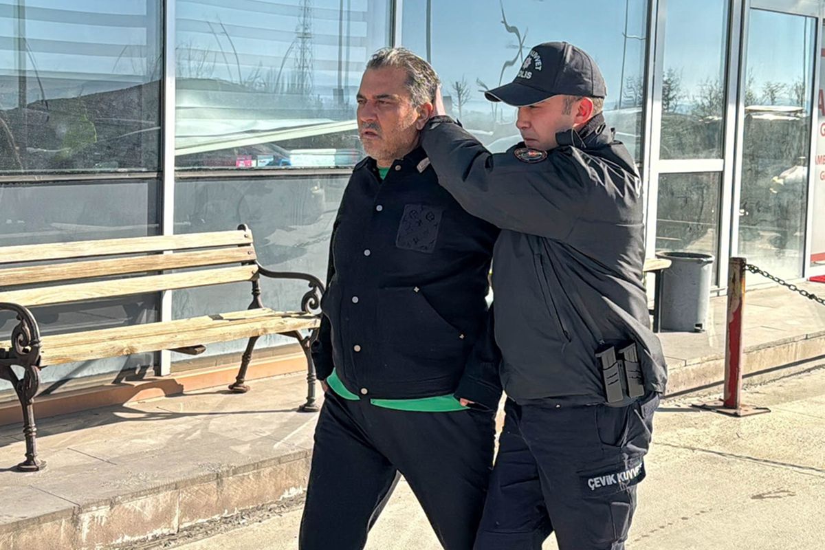 Gözaltına alınan belediye başkanı adliyeye böyle götürüldü