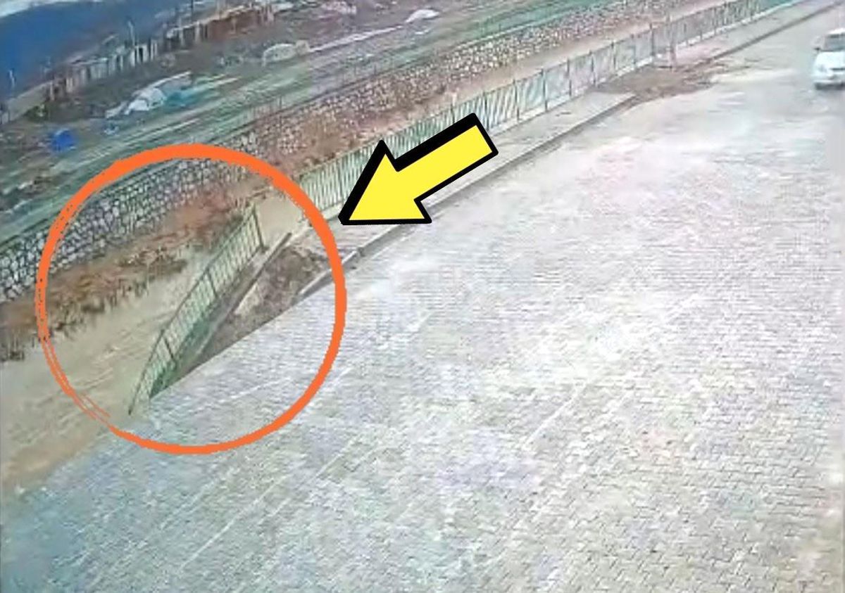 Büyükçay Deresi\'nde Duvar Çöktü