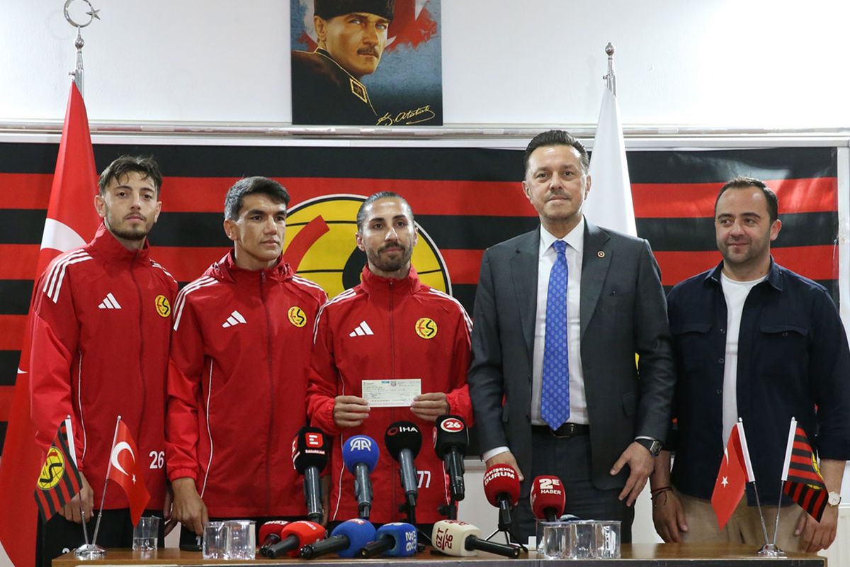 AK Parti Milletvekili Nebi Hatipoğlu\'ndan Eskişehirspor\'a tarihi prim