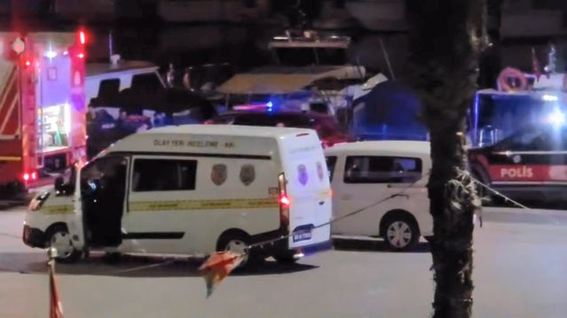 Bakırköy'de Yatta Yangın: Bir Kişi Hayatını Kaybetti