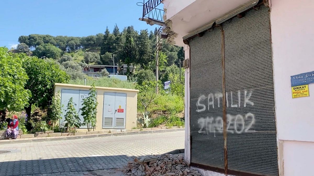 Balkon Çökmesi: Baba-Oğul Yaralandı