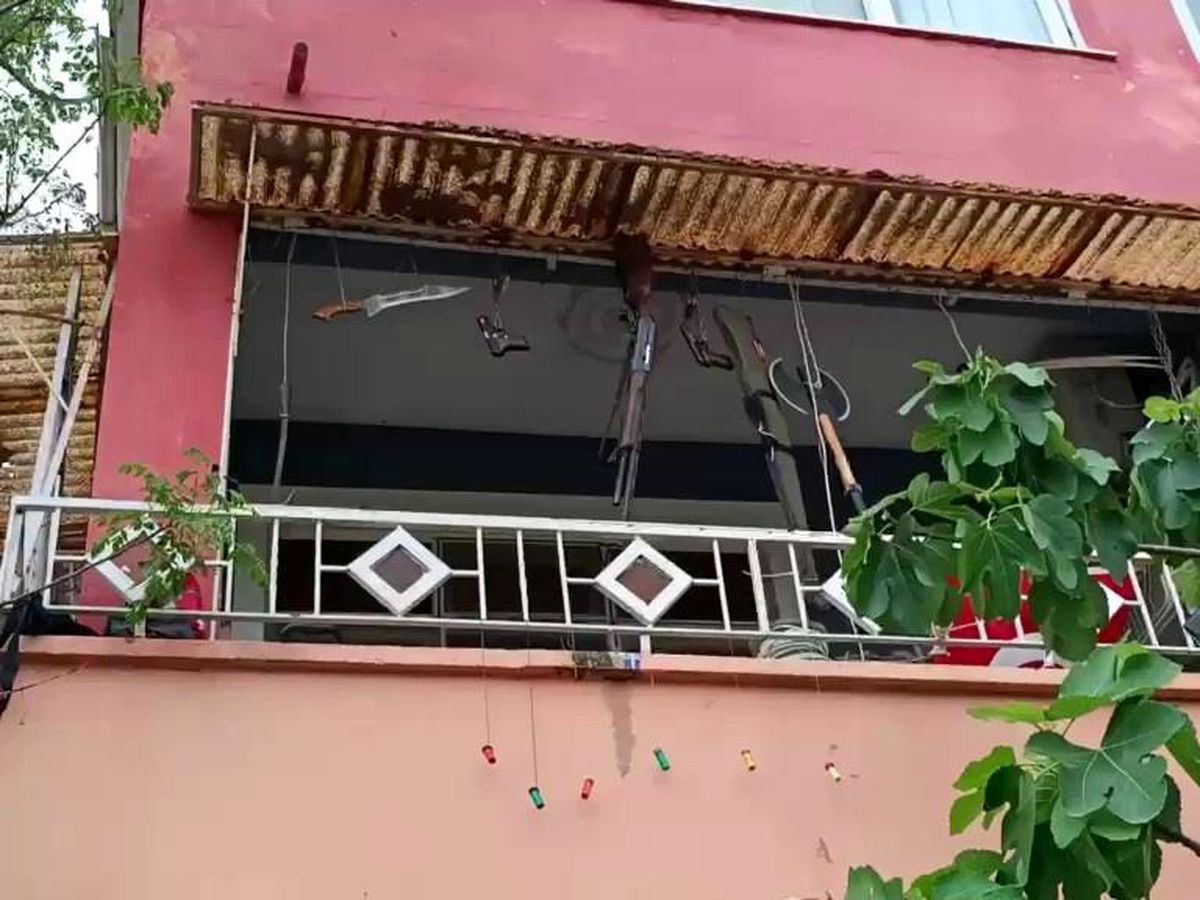 Hatay\'da Balkonda Silah Sergileyen Şahıs Yakalandı