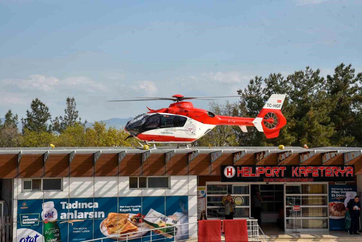 Samsun\'da Genç Kız Ambulans Helikopterle Hastaneye Sevk Edildi