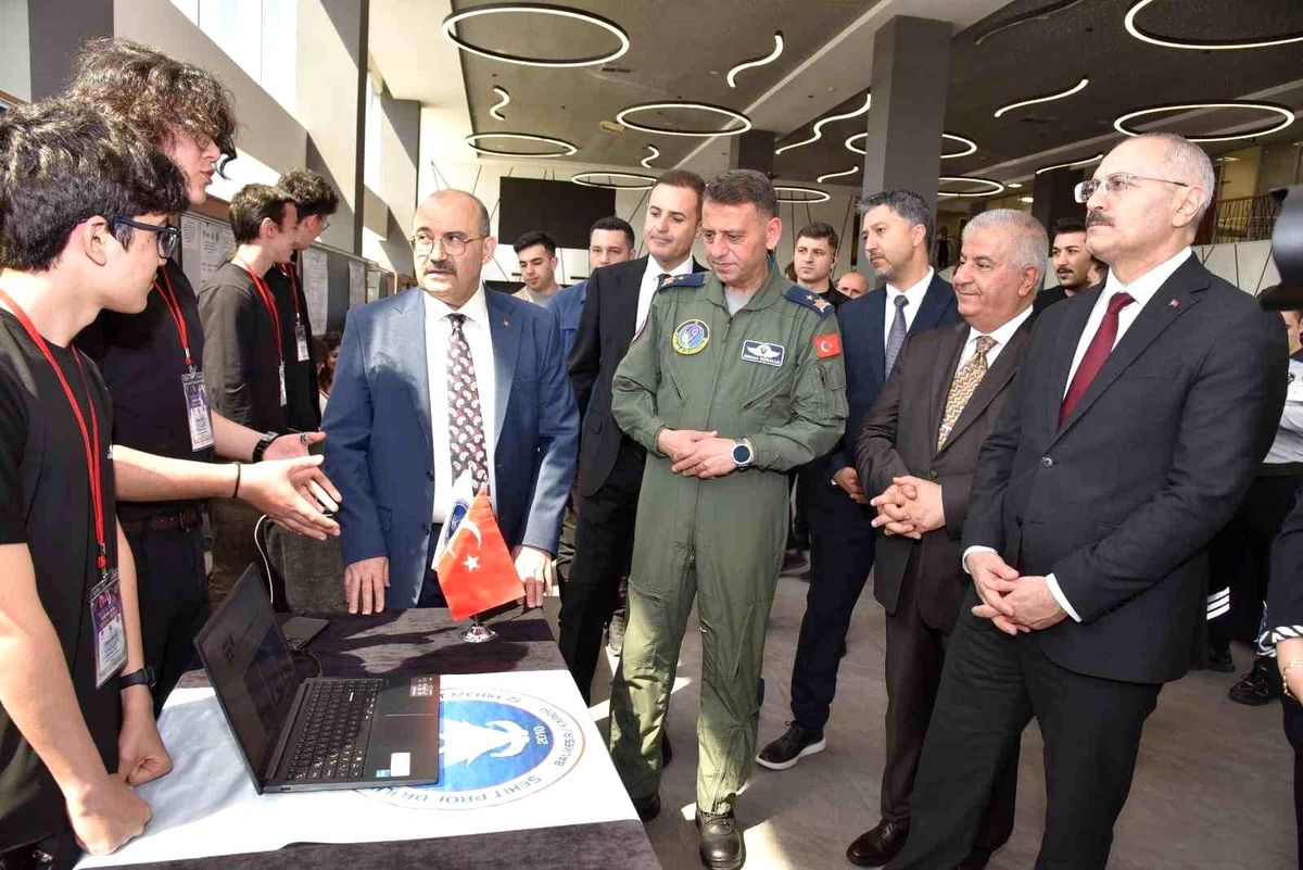 Bilimin kalbi Balıkesir\'de attı: Bilim Fuarı yoğun katılımla açıldı