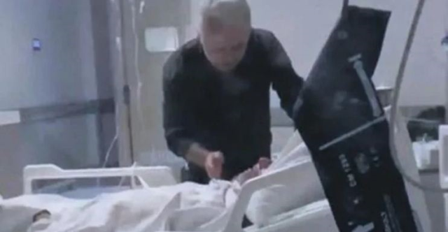 Böyle evlat olmaz olsun! Hasta yatağındaki babasını böyle darp etti