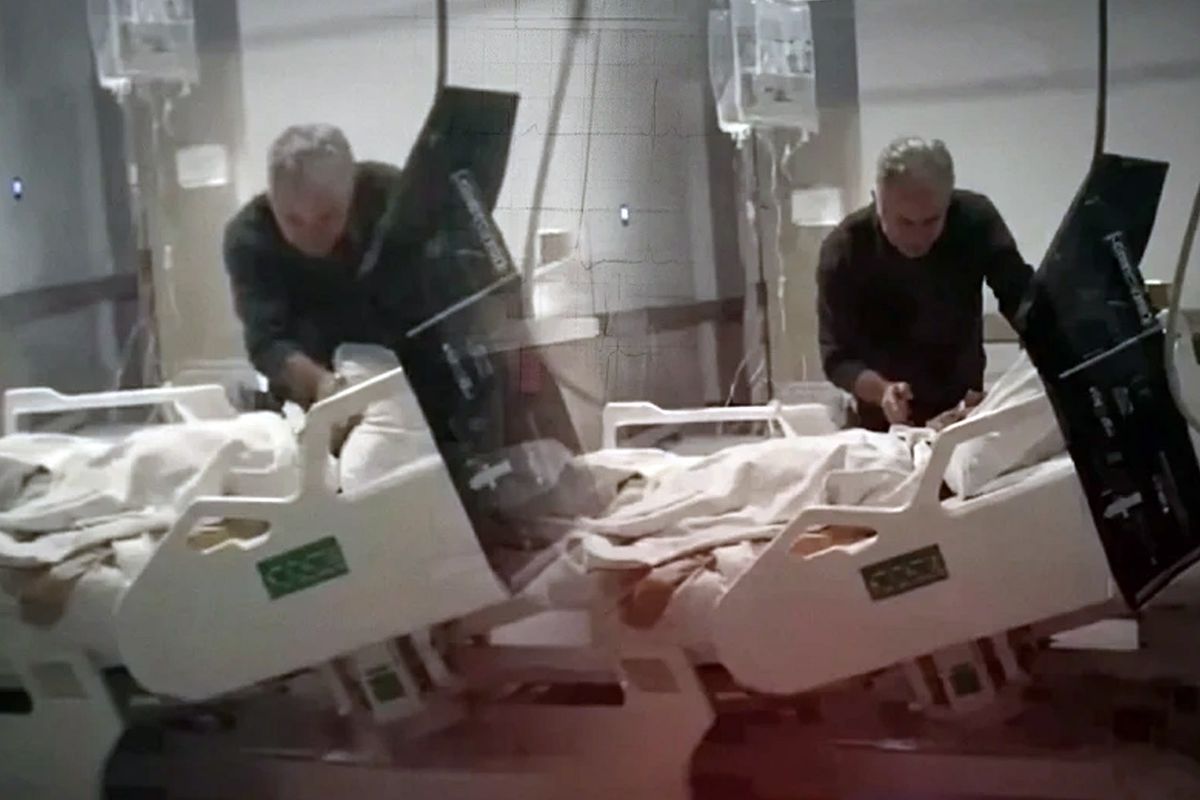 Böyle evlat olmaz olsun! Hasta yatağındaki babasını böyle darp etti