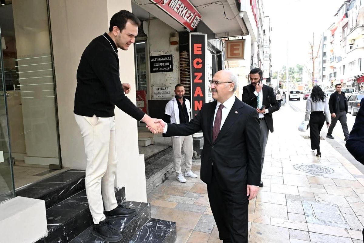 Vali Köşger Esnafı Ziyaret Etti