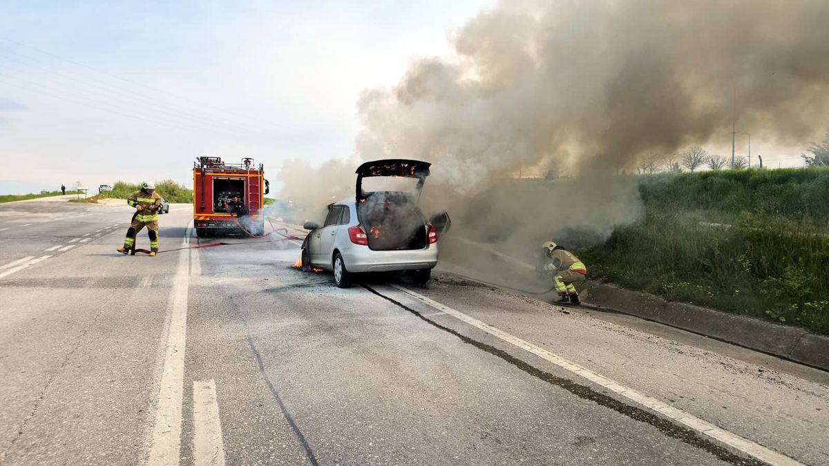 Edirne\'de Romanya Plakalı Araç Yandı