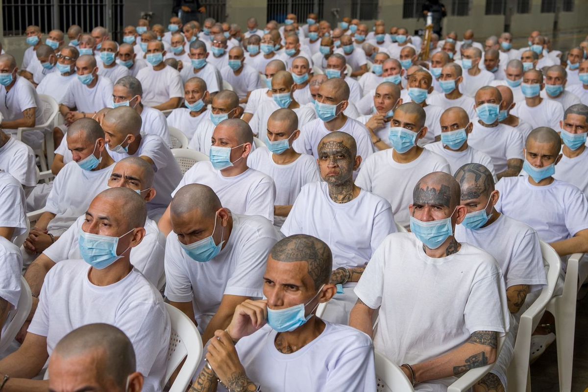 El Salvador\'da MS-13 çetesinin 500 üyesi hakkındaki toplu dava başladı