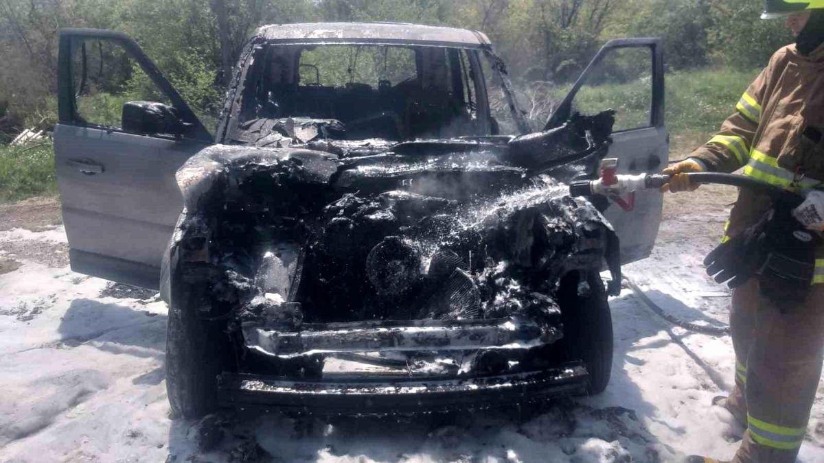 Gönen\'de Araç Yangını: Araç Kullanılamaz Hale Geldi