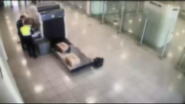 İstanbul Havalimanı’nda yer hizmetleri aracıyla kokain kolilerinin sevkiyatı kamerada