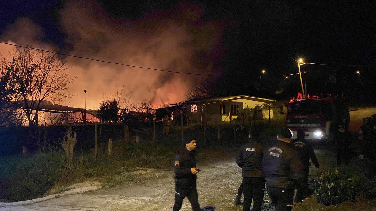 Samsun\'da Meyve Deposunda Yangın