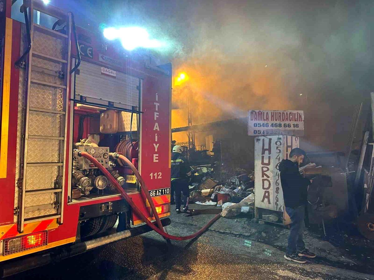 Yozgat\'ta hurdacıda çıkan yangın söndürüldü
