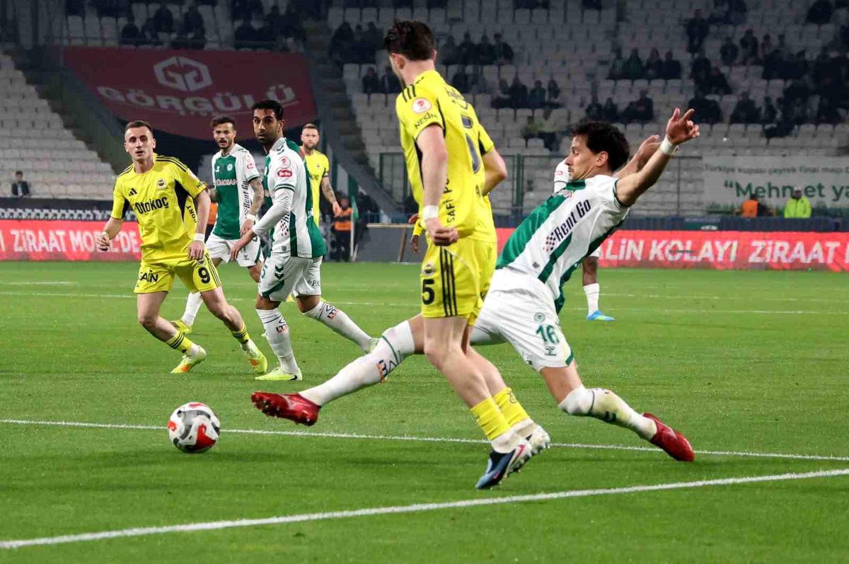 Konyaspor - Fenerbahçe Çeyrek Finalde: İlk Yarısı 0-0 Beraberlik