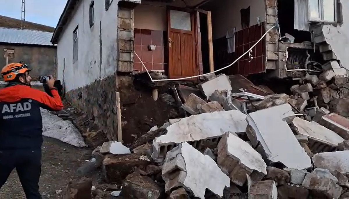 Ağrı\'da Deprem Hasarı