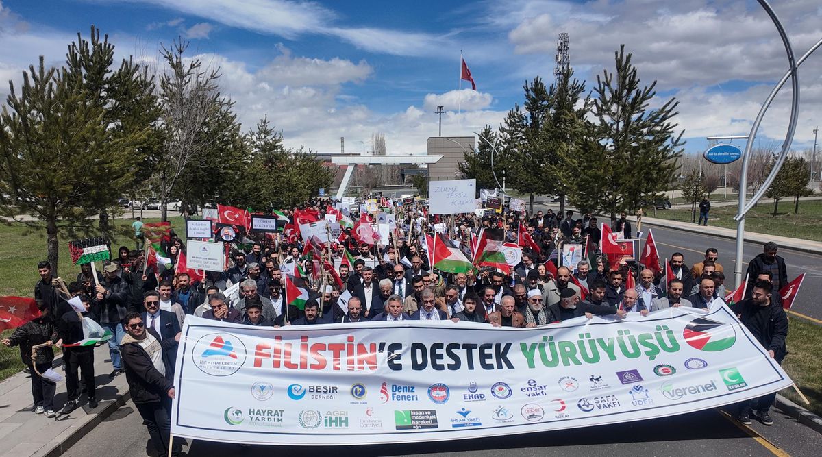 AİÇÜ\'den Gazze\'ye Destek Yürüyüşü