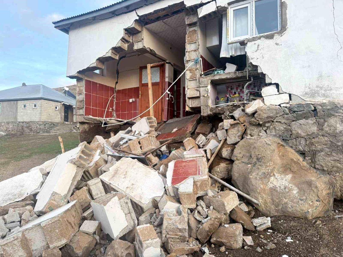 Ağrı\'da Deprem: Kucak Köyü\'nde Hasar