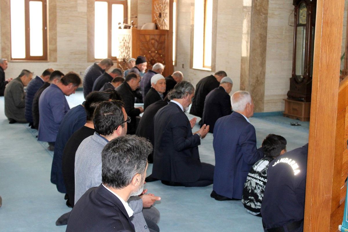 Kula\'da Öğrencilere Anma Programı