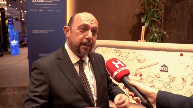 Bankasürans Zirvesi’nde sanat damgası: Özkan Ak’tan özel eser