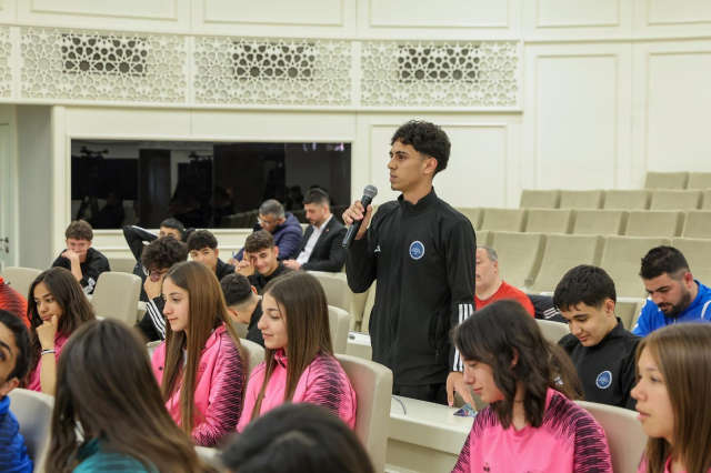 Başkan Şahin, başarılı sporcularla buluştu