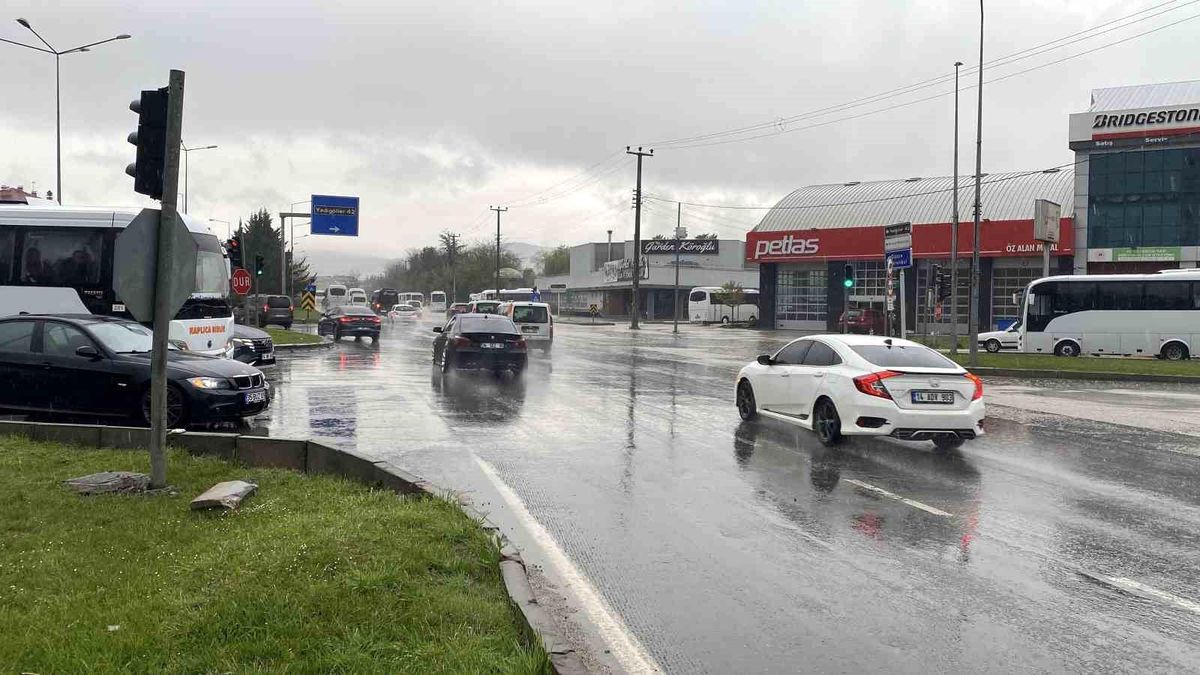 Bolu\'da Sabah Yağmuru Etkili Oldu