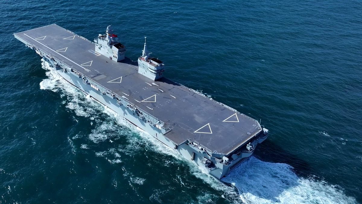 Çin\'in İlk Amfibi Hücum Gemisi Deniz Testine Çıktı