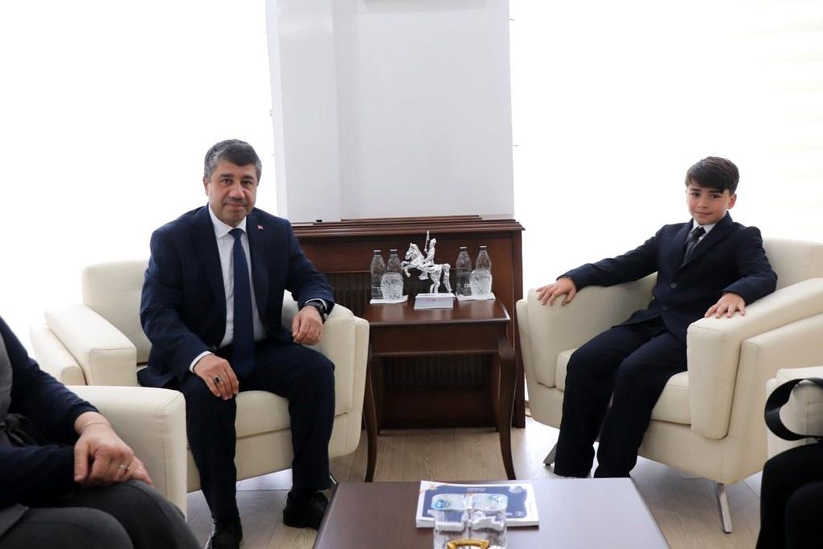 Çocuk başkanın ilk talebi, \'Daha çok kütüphane yapılsın\' oldu