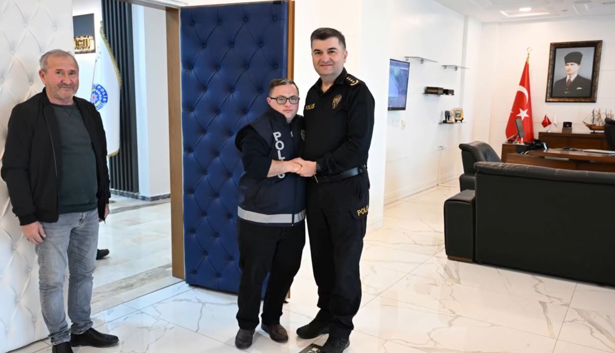 Uğur Sarıoğlu\'na Sürpriz Doğum Günü