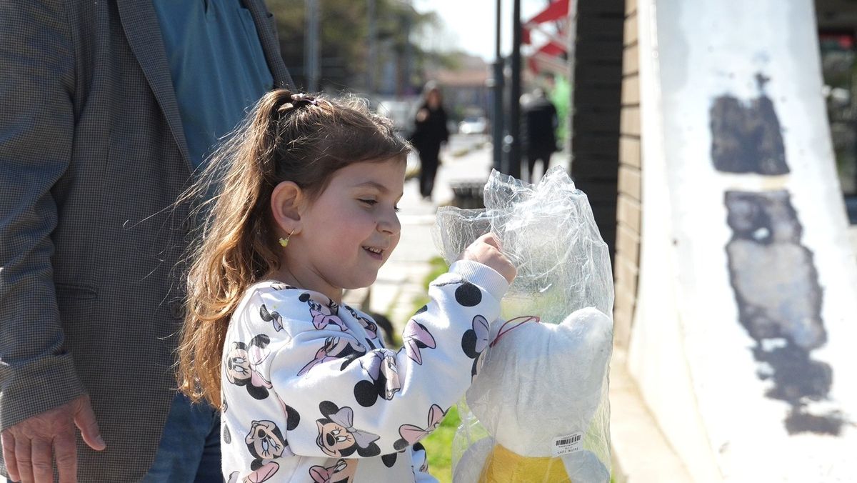 Düzce\'de Çocuklara Oyuncak Dağıtımı