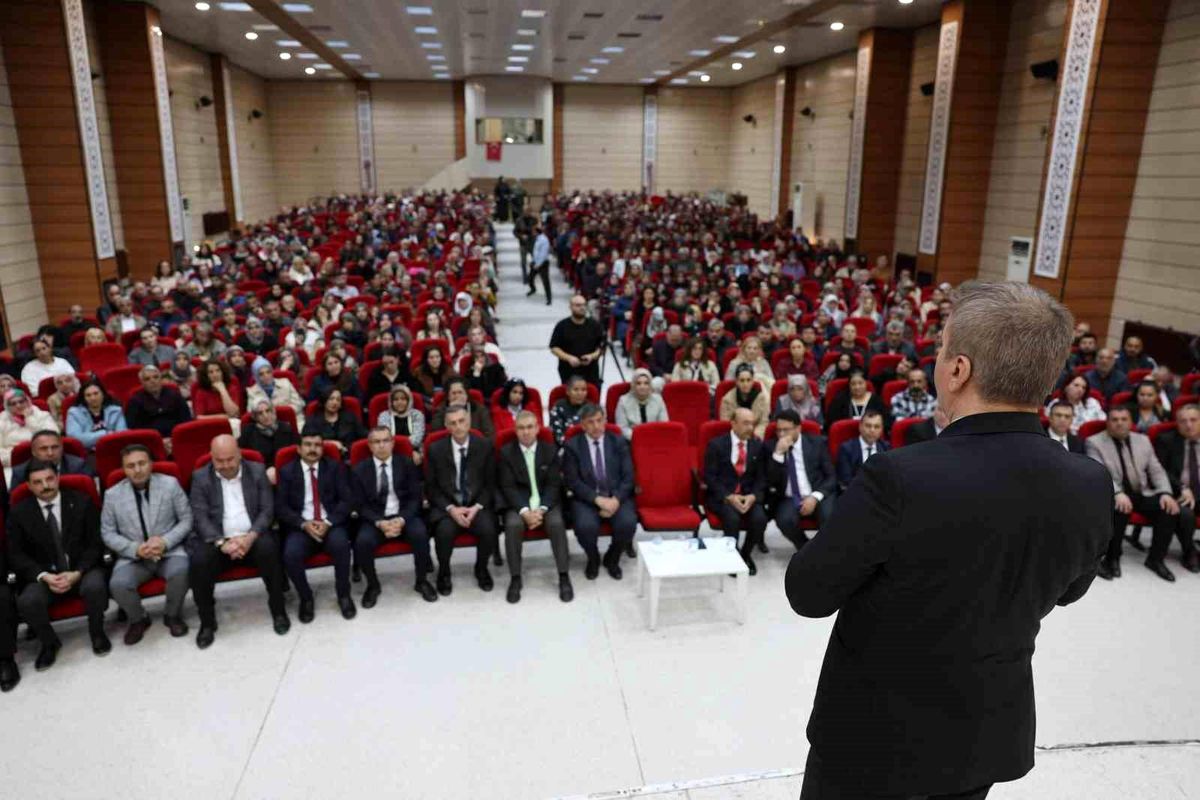 Eğitimde aile ve okul iş birliği vurgulandı