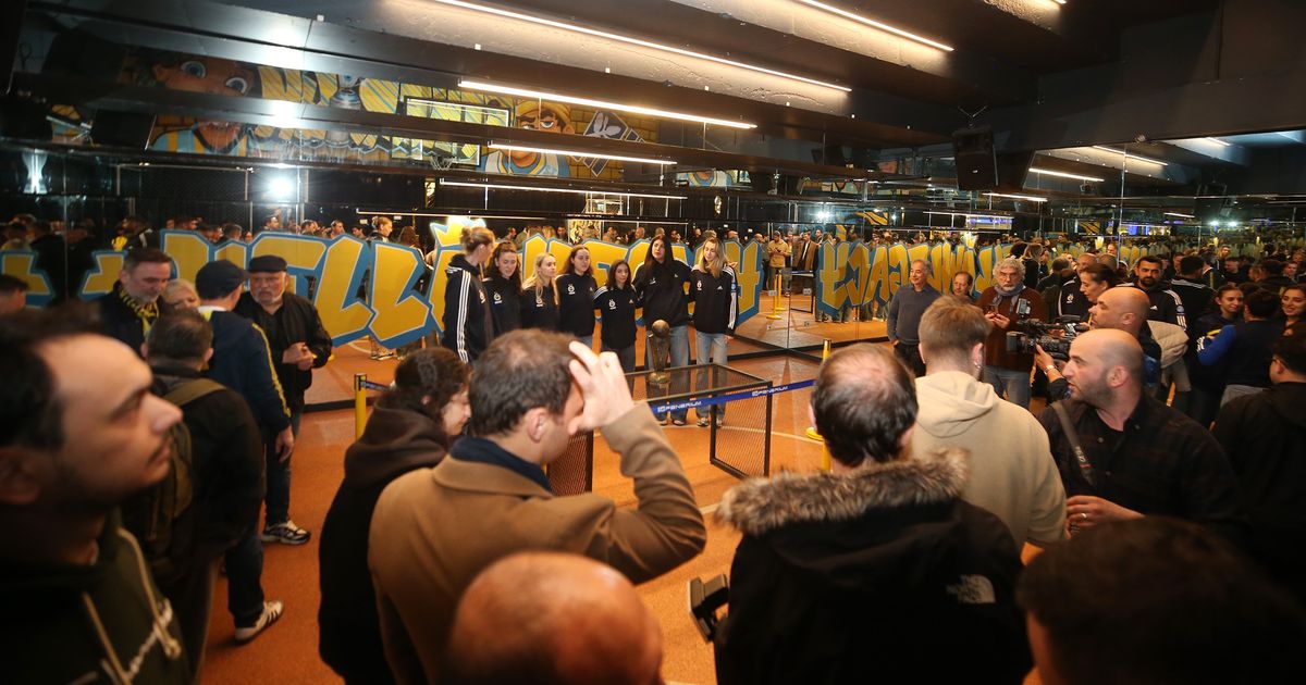 Fenerbahçe Kadın Basketbol Takımı Taraftarlarıyla Buluştu