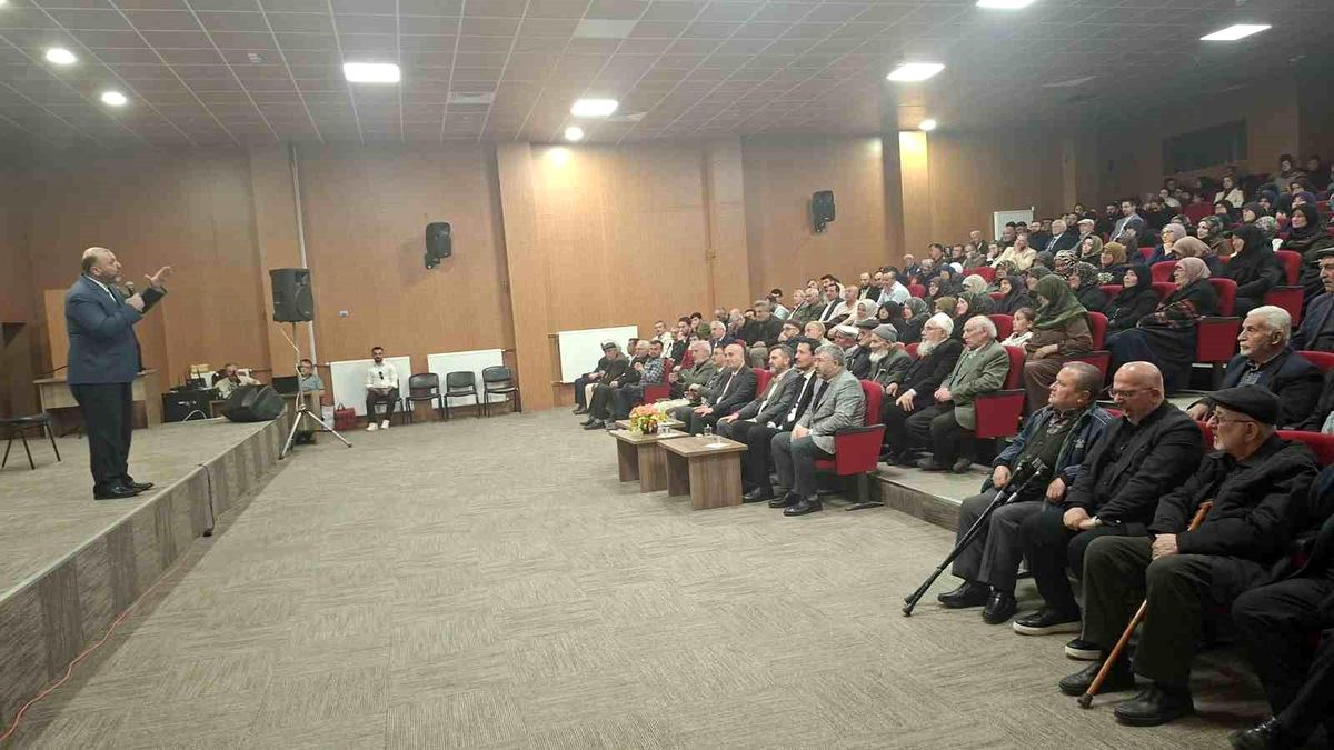 Hisarcık’ta Gençlik ve Eğitim Konferansı