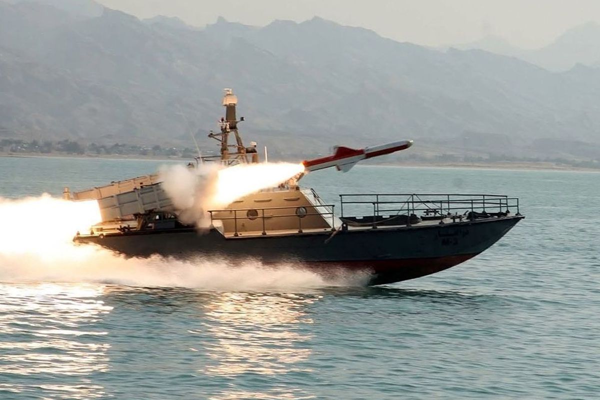 İran, Umman açıklarında bir konteyner gemisini uyarı bile yapmadan vurdu