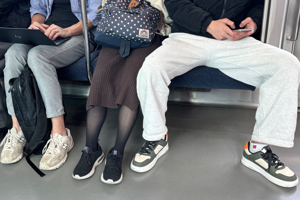 Metroda çekilen fotoğraf büyük tartışma yarattı