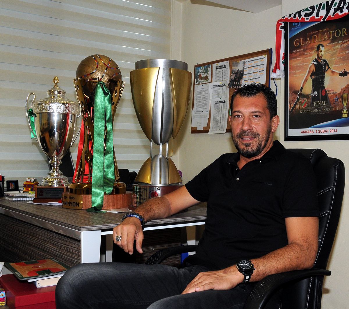 Karşıyaka\'nın Kümede Kalma Savaşı