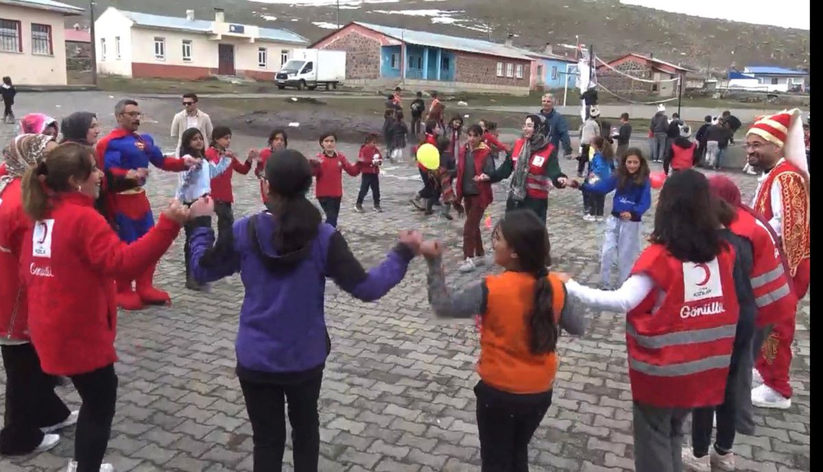 Kızılay\'dan Oyuncaksız Çocuk Kalmasın Projesi