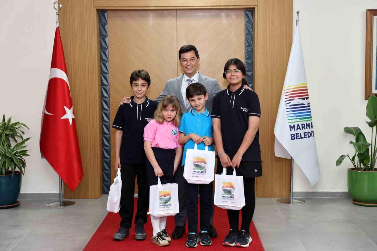 Marmaris\'te minik başkanlar koltuğu devraldı