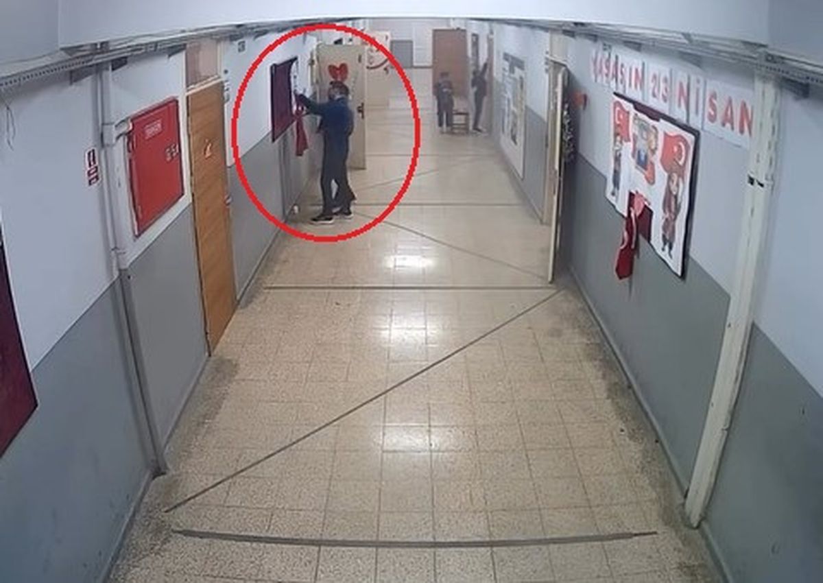 Öğrenciler Bayrağını Düzeltme Refleksi Geliştirdi