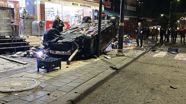 Sivas’ta Kaza: Otomobil Devrildi, Sürücü Yaralı Değil