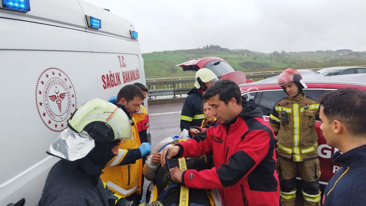 Yalova\'da Trafik Kazası: 4 Yaralı