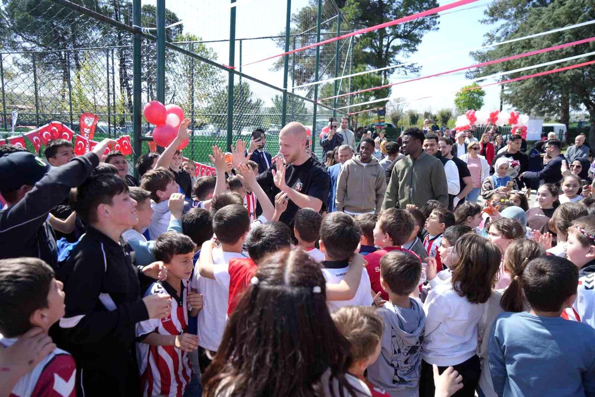 Samsunspor\'dan 23 Nisan Kutlaması