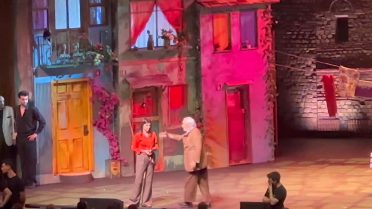 Müjdat Gezen Hastaneye Kaldırıldı, Oyun İptal Edildi