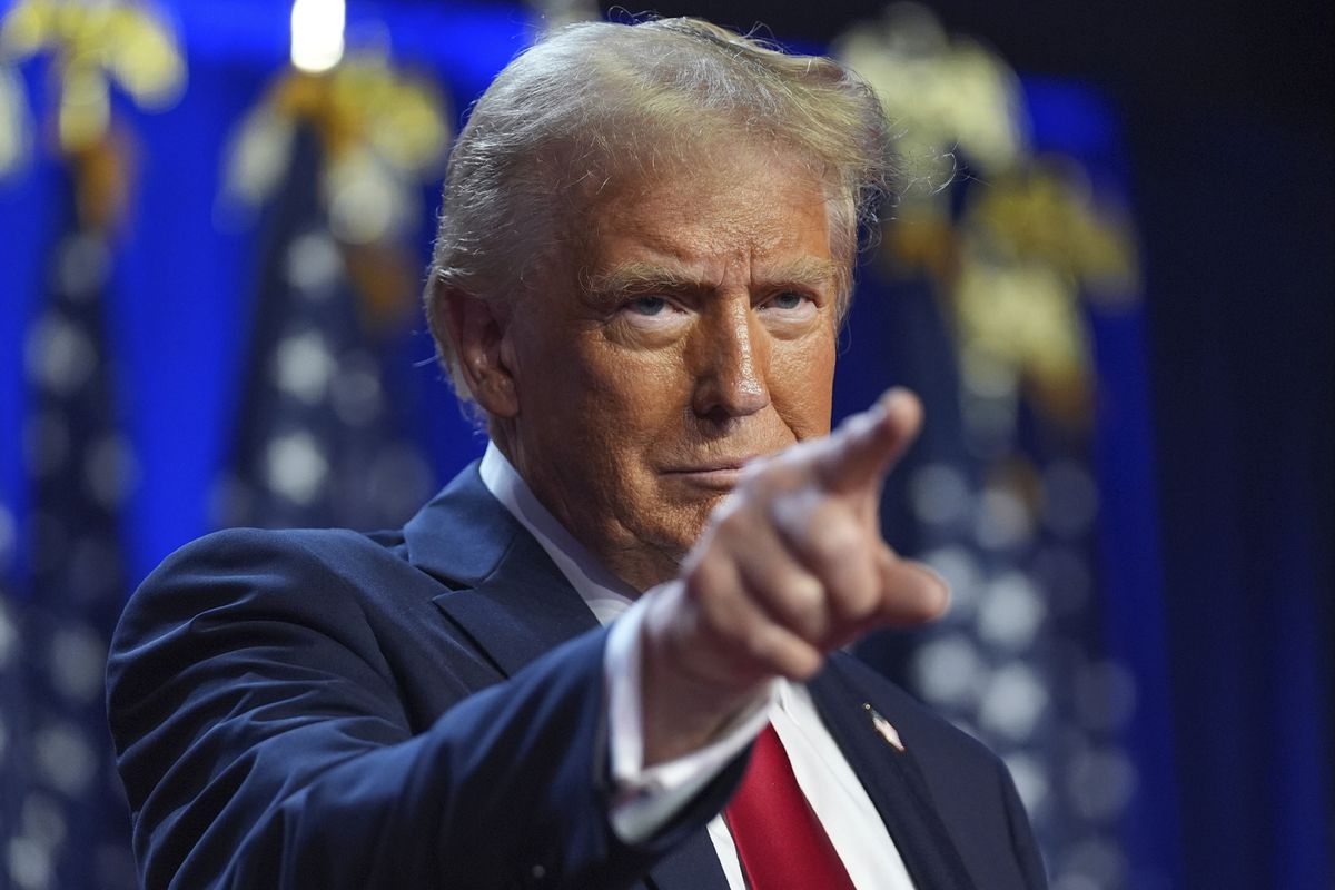 Trump\'tan kurmaylarına: İran\'ı yeniden bombalayalım mı?