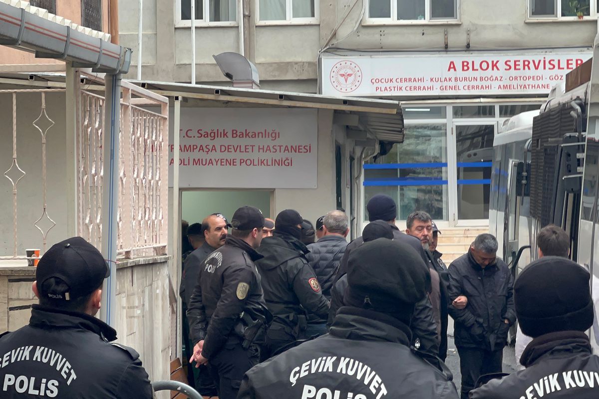 Uşak Belediyesine yönelik operasyonda gözaltına alınan şüpheliler adliyeye sevk edildi