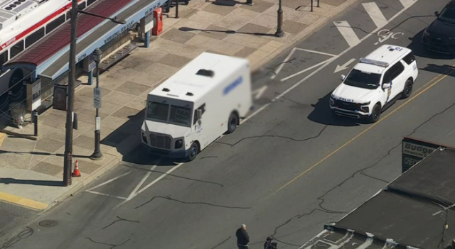 Zırhlı aracı hedef alıp 1.8 milyon doları saniyeler içinde çaldılar