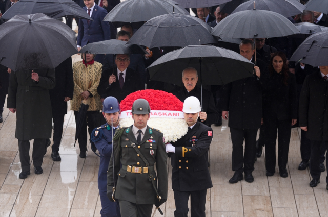 106 yıllık gurur! Devlet erkanı Anıtkabir'i ziyaret etti