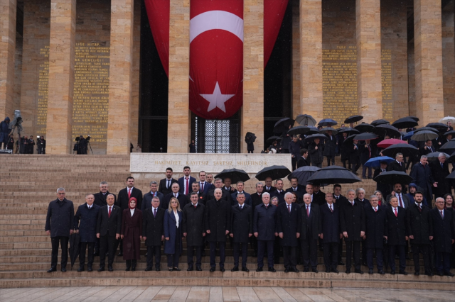 106 yıllık gurur! Devlet erkanı Anıtkabir'i ziyaret etti